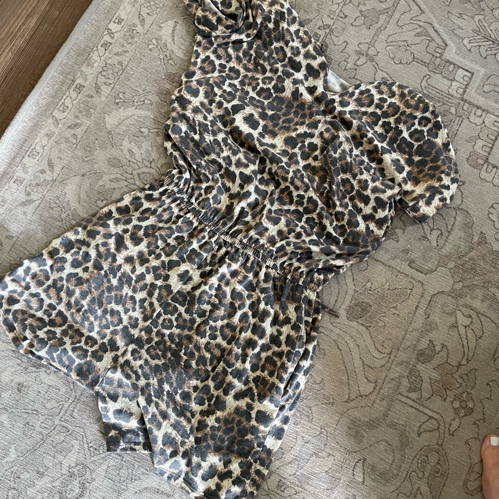 Pink lily leopard romper - Picture 3 of 6